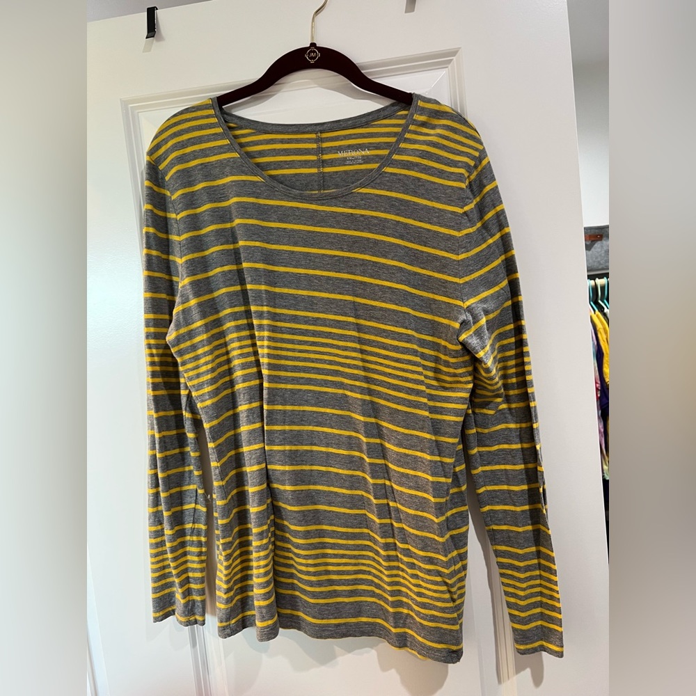 Long sleeve gray & yellow tee